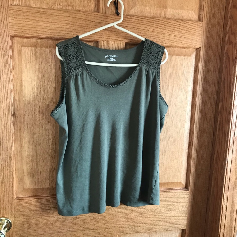 St. John's Bay Green Sleeveless Tank Top with Scoop Neckline